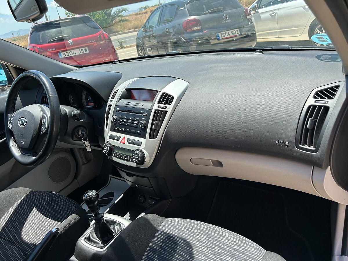 KIA CEED COMFORT 1.4 SPANISH LHD IN SPAIN 118000 MILES SUPERB LITTLE CAR 2009